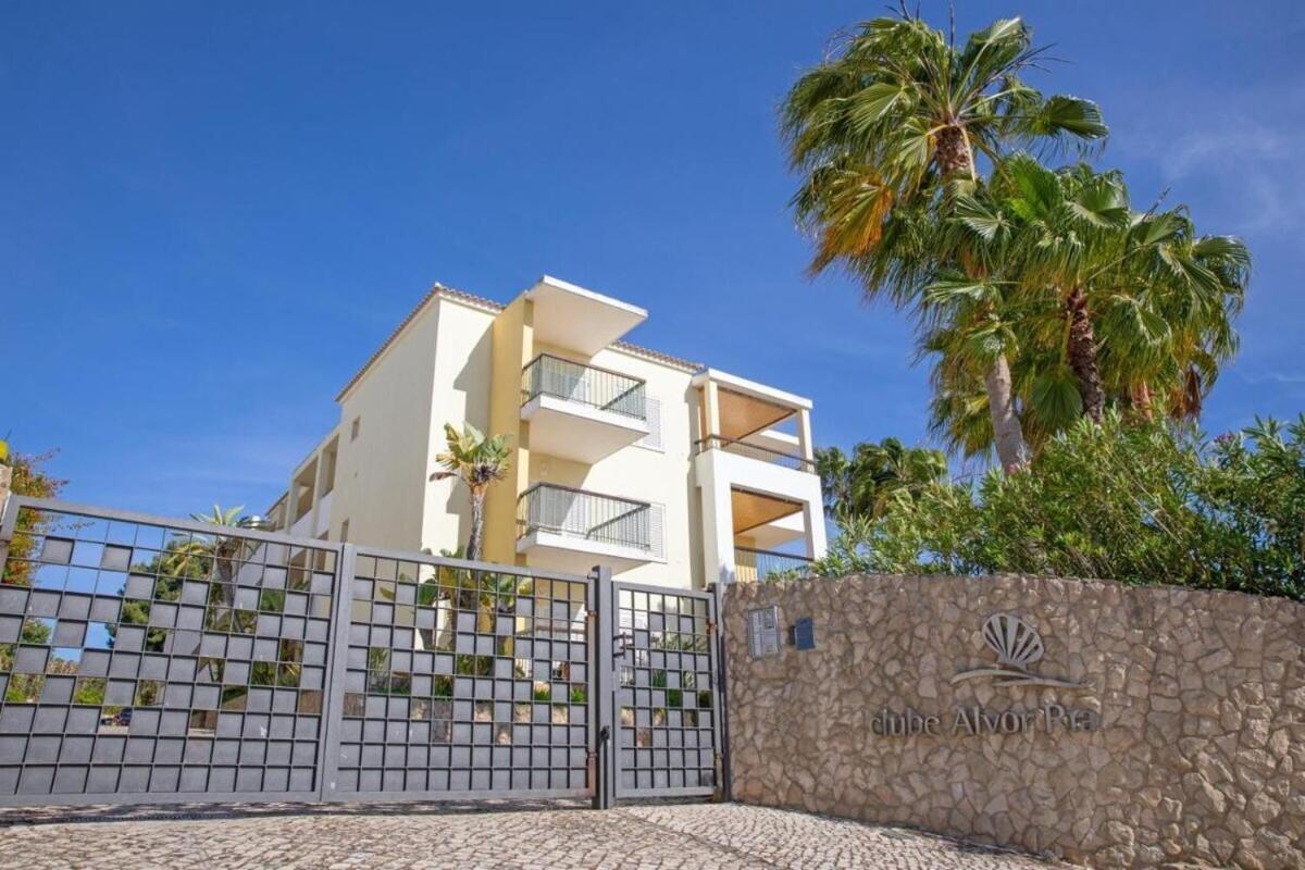 3-Bedroom Ground Floor Apartment With Communal Pool In The Heart Of Alvor At07 Eksteriør billede