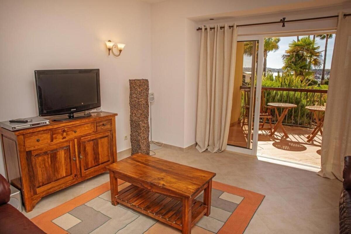 3-Bedroom Ground Floor Apartment With Communal Pool In The Heart Of Alvor At07 Eksteriør billede