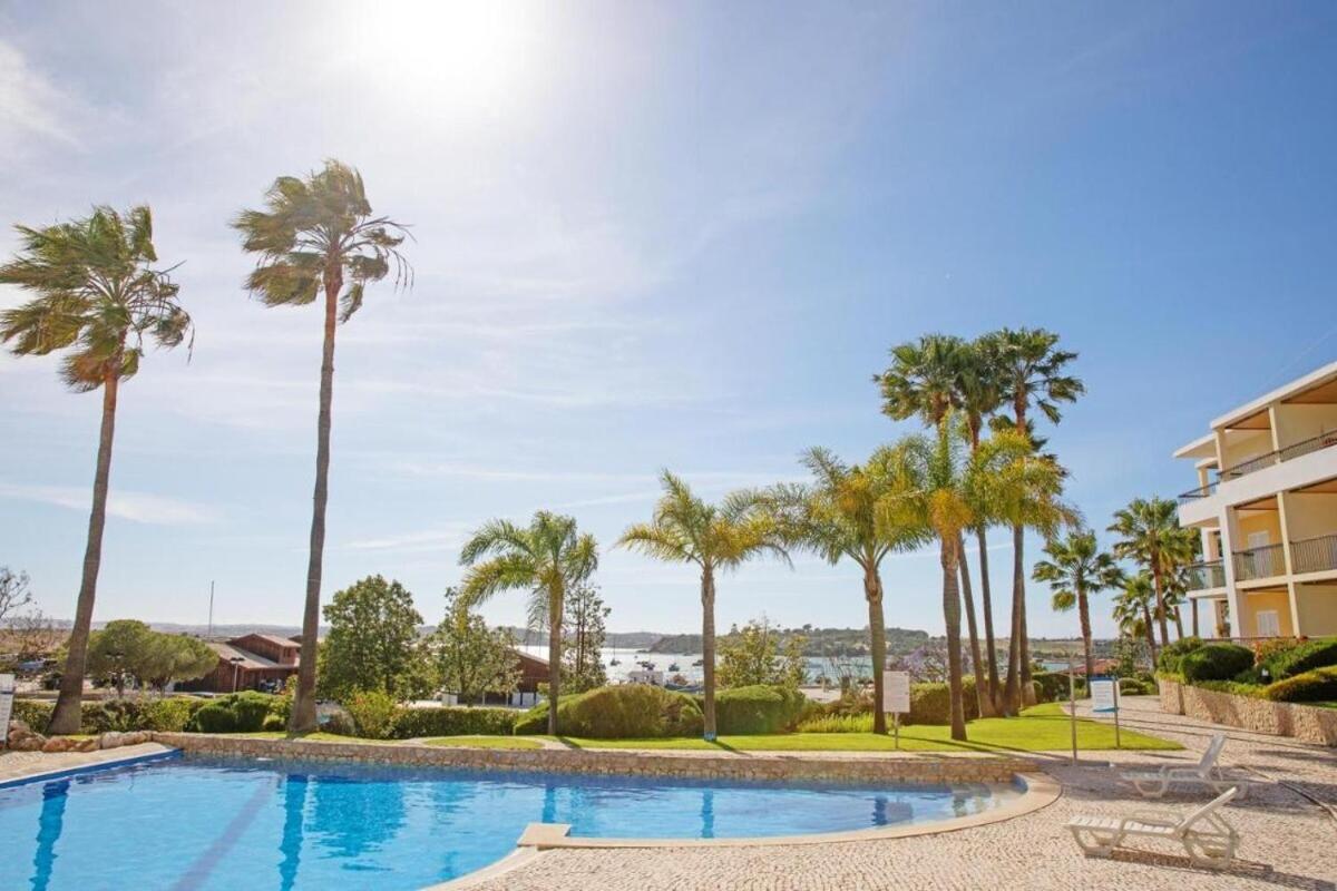 3-Bedroom Ground Floor Apartment With Communal Pool In The Heart Of Alvor At07 Eksteriør billede